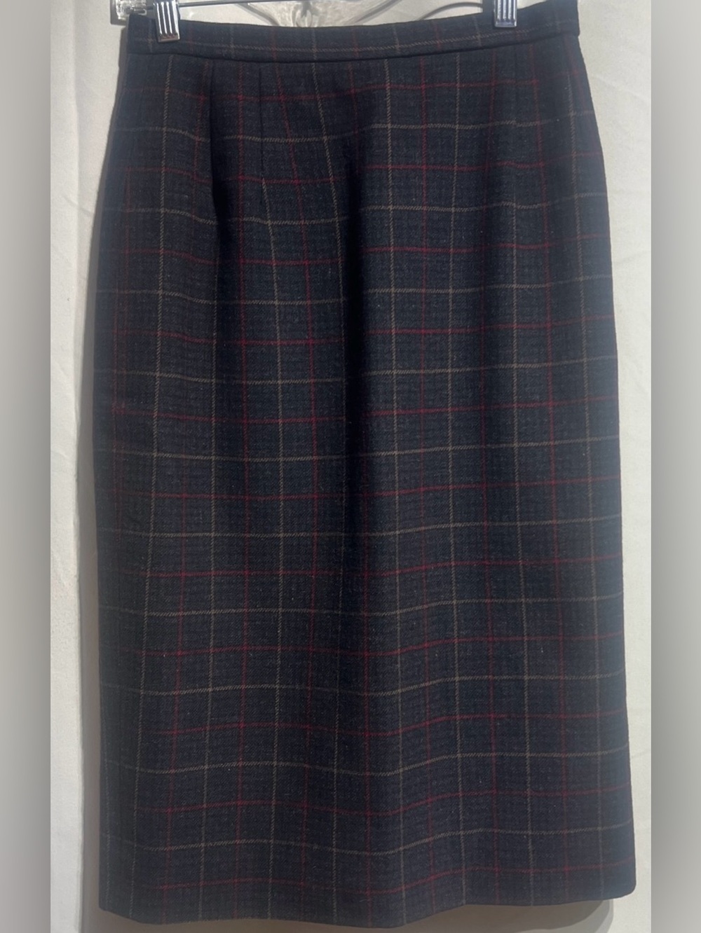 Pendleton 100% Wool Charcoal Gray Burgundy Plaid Midi Skirt Size 6 - Picture 2 of 11